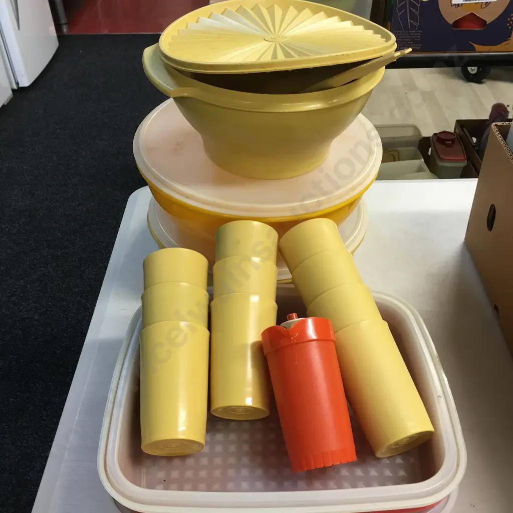 Selection Of Tupperware Items Including Large Bowls, Servers Etc Image 1++