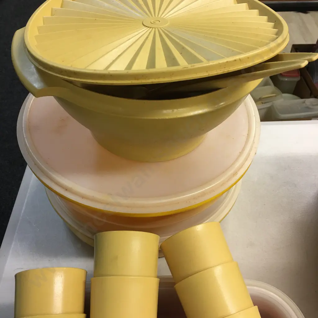 Selection Of Tupperware Items Including Large Bowls, Servers Etc Image 1++