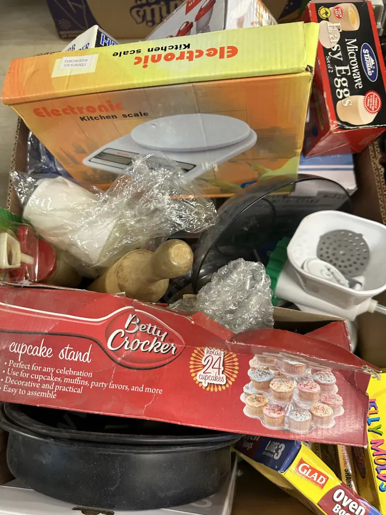 Box lot Bakeware, Cupcake Stand Etc Image 1++