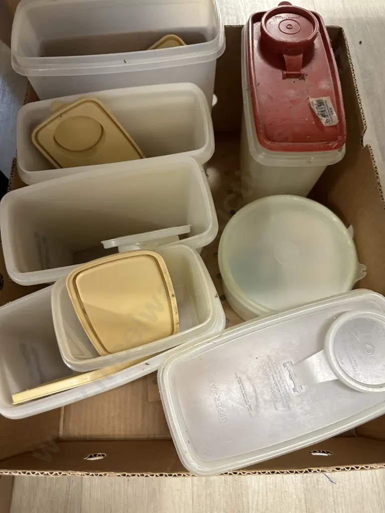 Box lot of Tuppeware Image 1++