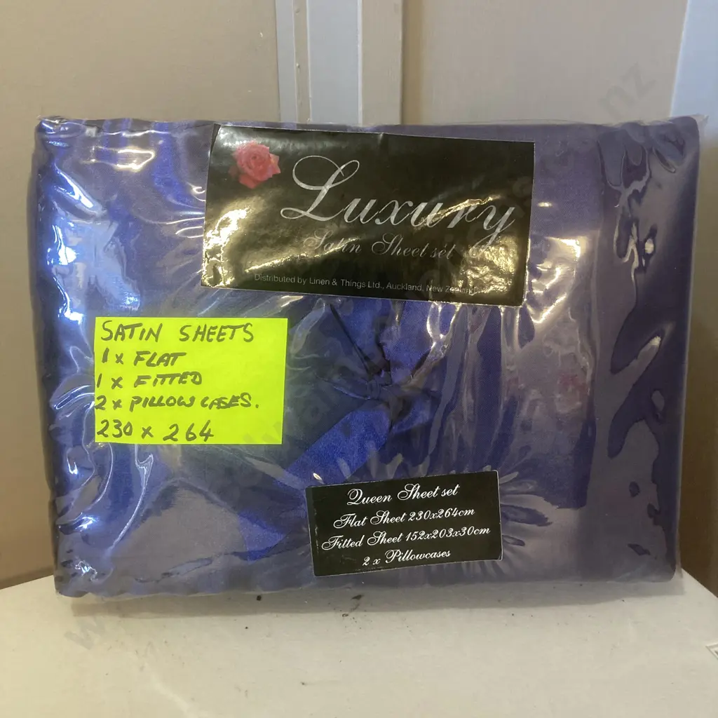 Luxury Satin Sheet Set, Queen Image 1++