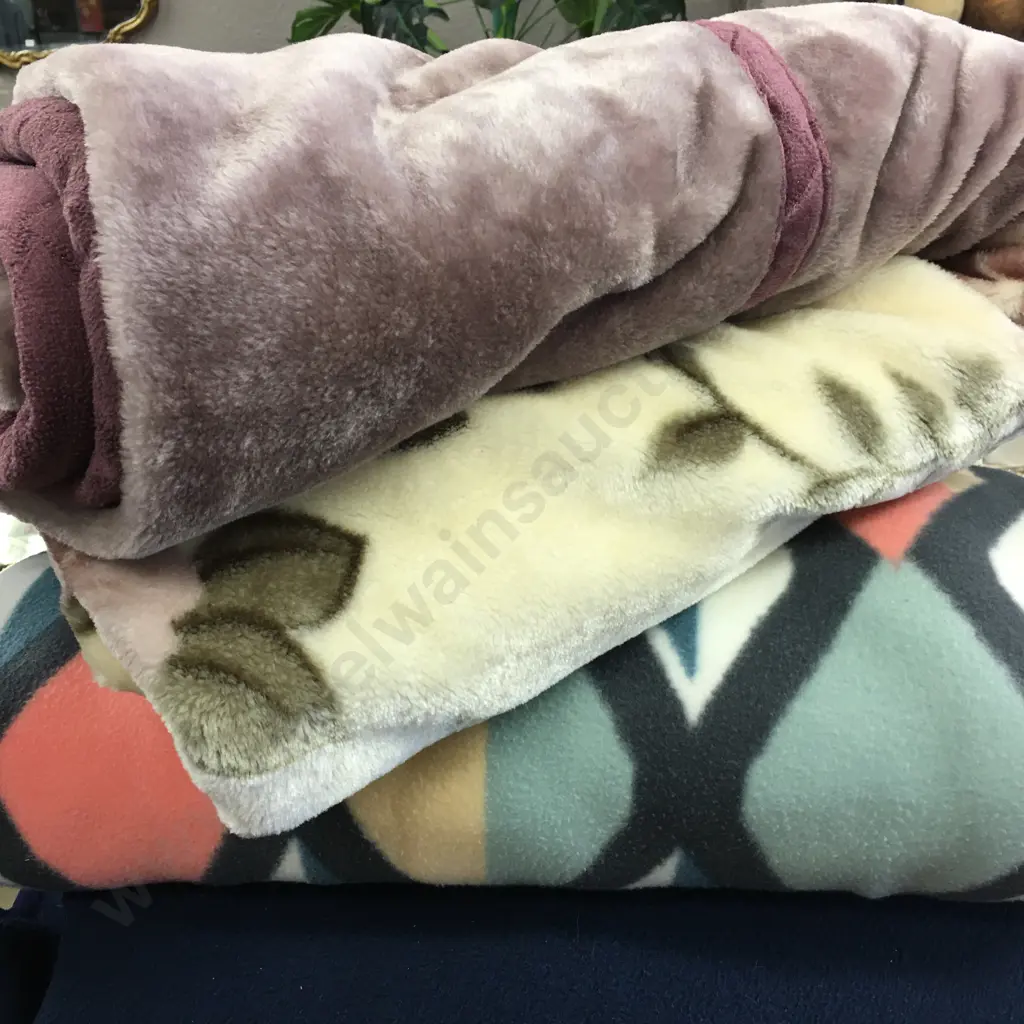 Blankets x3 Navy Blue & Patterned  Image 1++