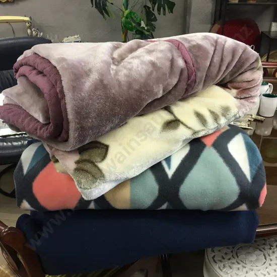 Blankets x3 Navy Blue & Patterned 