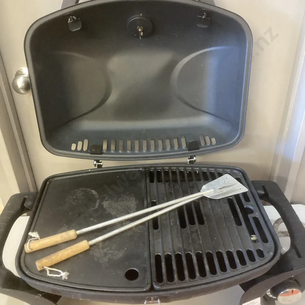 Jumbuck Portable BBQ & Gas Bottle Image 1++