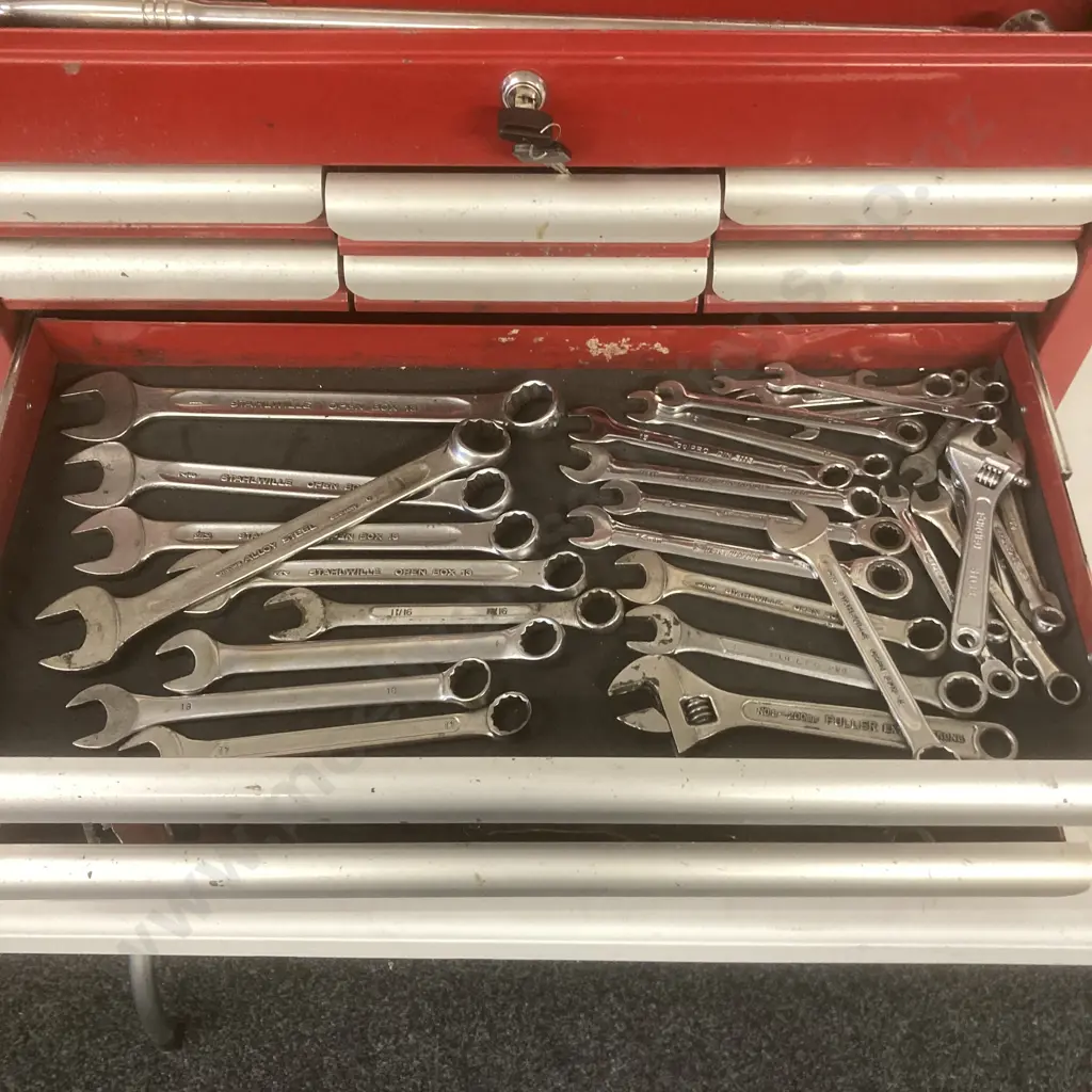 Red Steel Repco 9 Drawer & Top Tray Tool Chest With Tools, Two Keys, H43 W66 D31cm, Image 1++