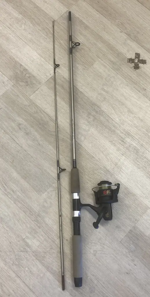 Kilwell Kondor Super Spin 2Pce Spin Rod, Cast Wt 7-18g, Action Light/Med With a Silstar EF50B Long Cast Spinning Reel Image 1++