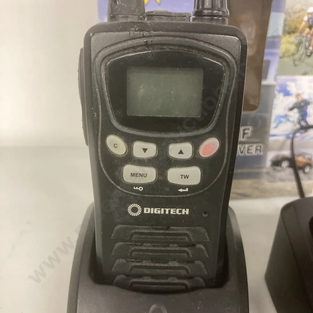 Pair of Digitech DC-1065 5W 80 Channel UHF Transceivers With Manuals (Missing One Power Supply) Image 1++
