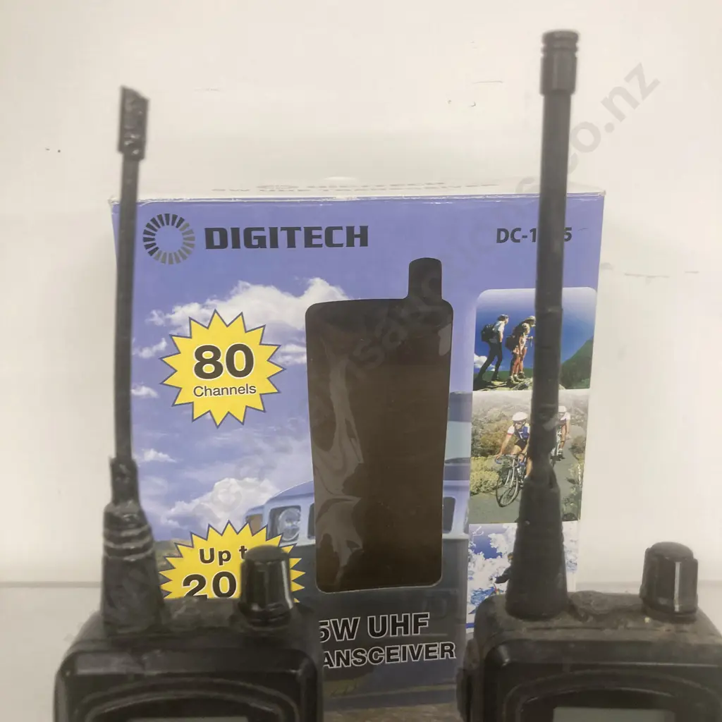 Pair of Digitech DC-1065 5W 80 Channel UHF Transceivers With Manuals (Missing One Power Supply) Image 1++