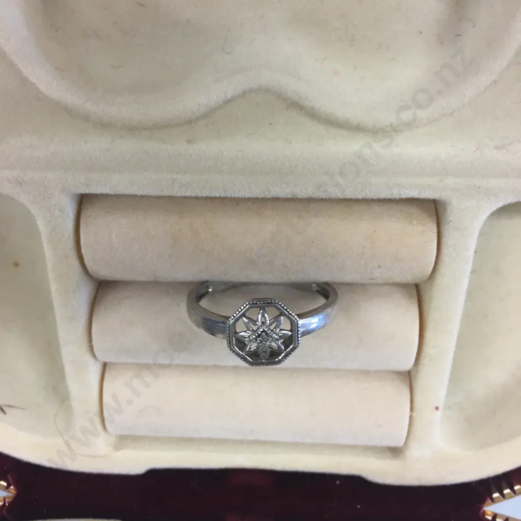 Ring Stamped 925 Star Detail Image 1++