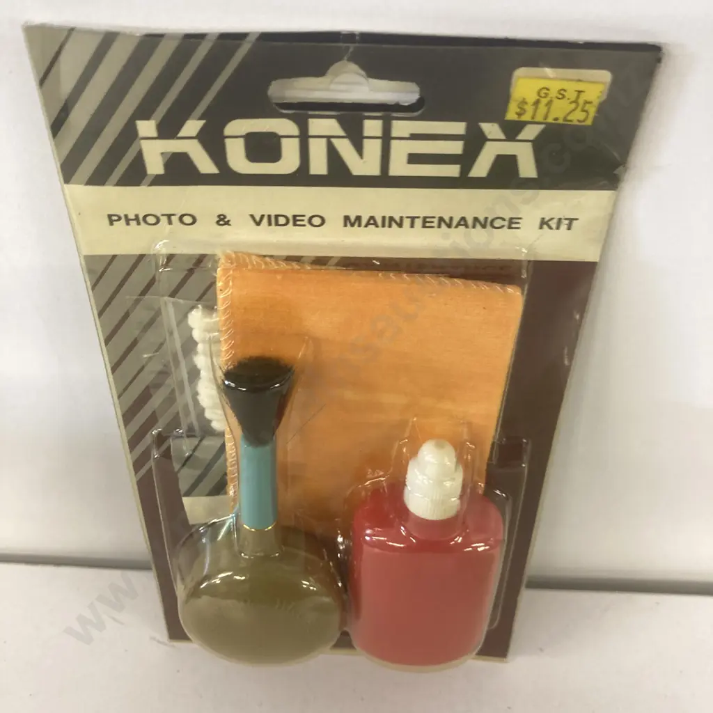Vintage Photography Items. National PE-2002 Flash Unit, Safari Japan Fan Flash, Leather Box Camera Case, Etc Image 1++