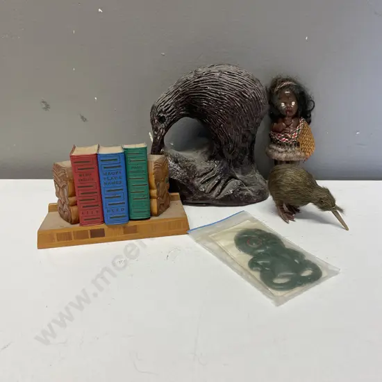 Assorted Kiwiana Collectables