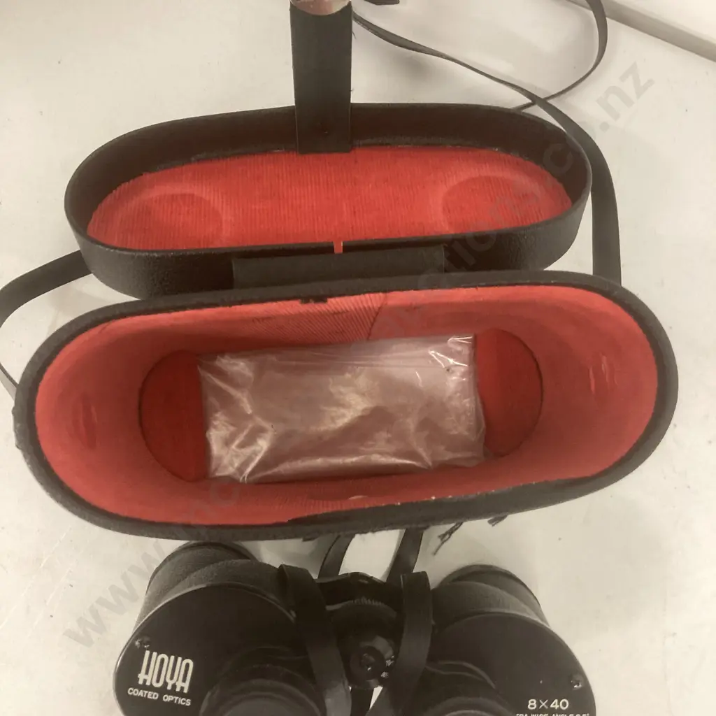 Binoculars Hoya . 8x40, Extra Wide Angle 9.5º, 500 ft at 1000yds Image 1++