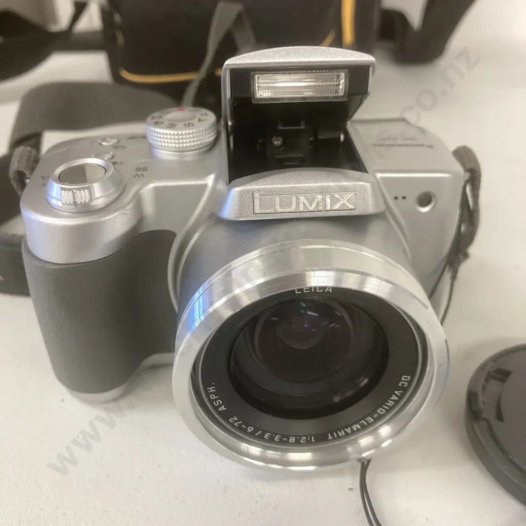 Panasonic Lumix DMC-FZ5, 12 x Optical Zoom, Carry Bag, Cards, Charger Etc Image 1++