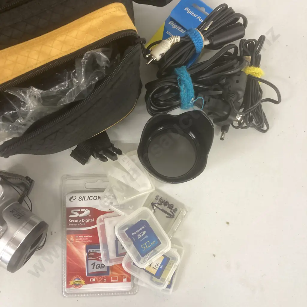 Panasonic Lumix DMC-FZ5, 12 x Optical Zoom, Carry Bag, Cards, Charger Etc Image 1++