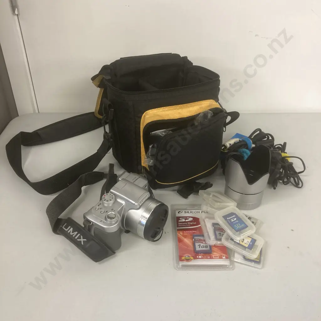 Panasonic Lumix DMC-FZ5, 12 x Optical Zoom, Carry Bag, Cards, Charger Etc Image 1++