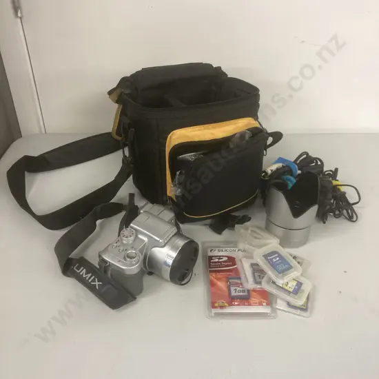 Panasonic Lumix DMC-FZ5, 12 x Optical Zoom, Carry Bag, Cards, Charger Etc