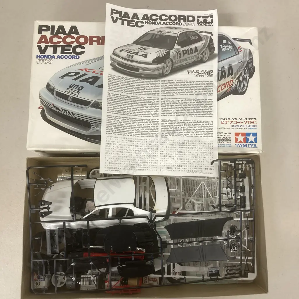 Tamiya HONDA PIAA ACCORD VTEC 1/24 Model Kit & Burago Dodge Viper SRT/10 2003 Scale 1/24 Metal Kit Image 1++