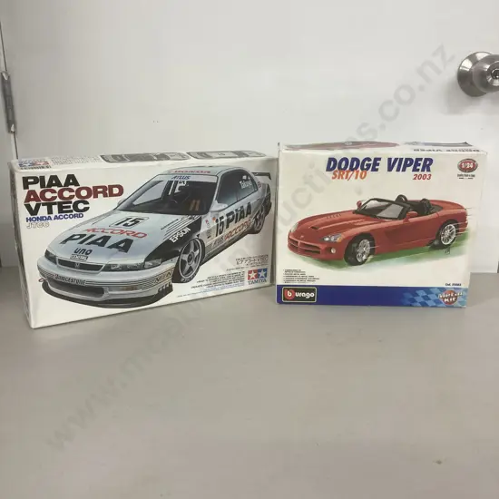 Tamiya HONDA PIAA ACCORD VTEC 1/24 Model Kit & Burago Dodge Viper SRT/10 2003 Scale 1/24 Metal Kit
