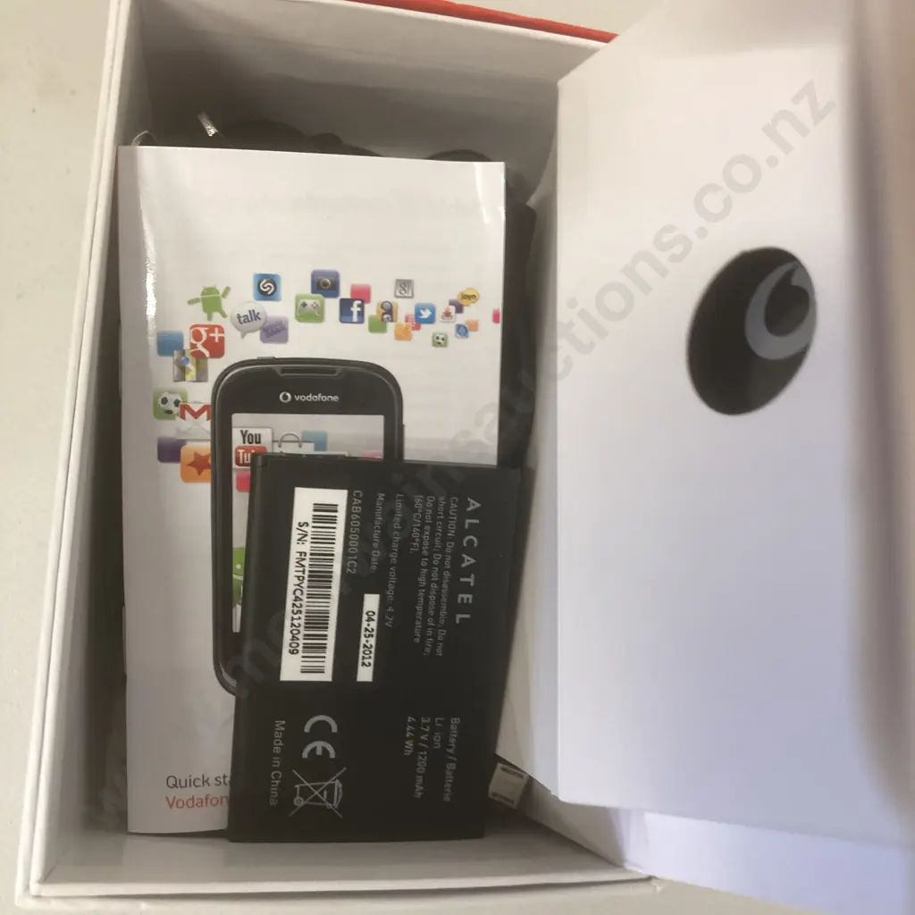 Pair of Vodafone V860 Smart II Gun Grey Mobile Phones, Chargers, Original Boxes Image 1++