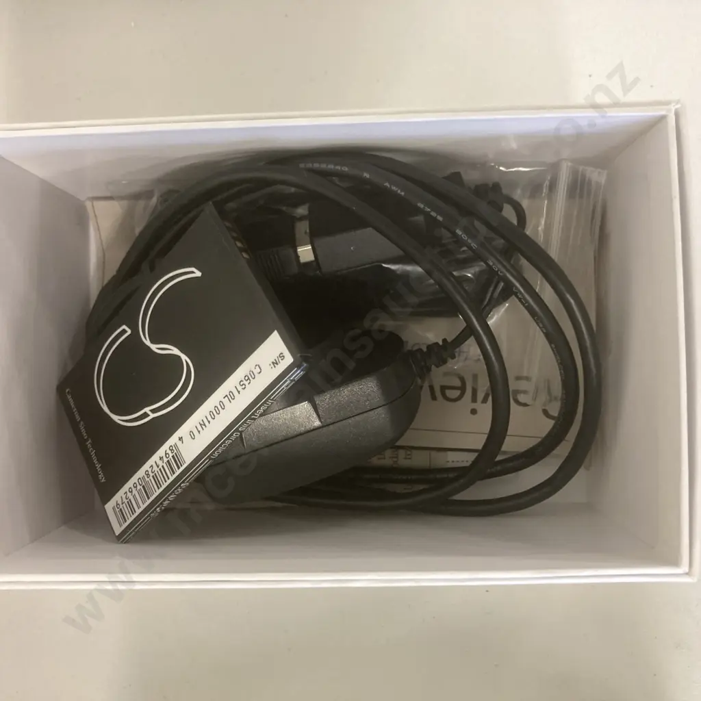 Pair of Vodafone V860 Smart II Gun Grey Mobile Phones, Chargers, Original Boxes Image 1++