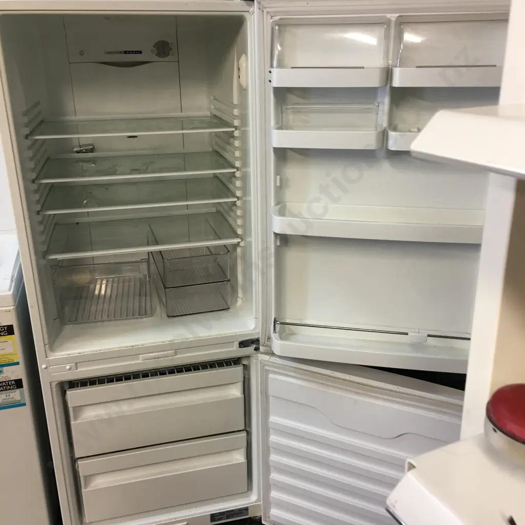 Fisher & Paykel E372B Activesmart Fridge Freezer, #CLF276167R, 373 Litres Image 1++