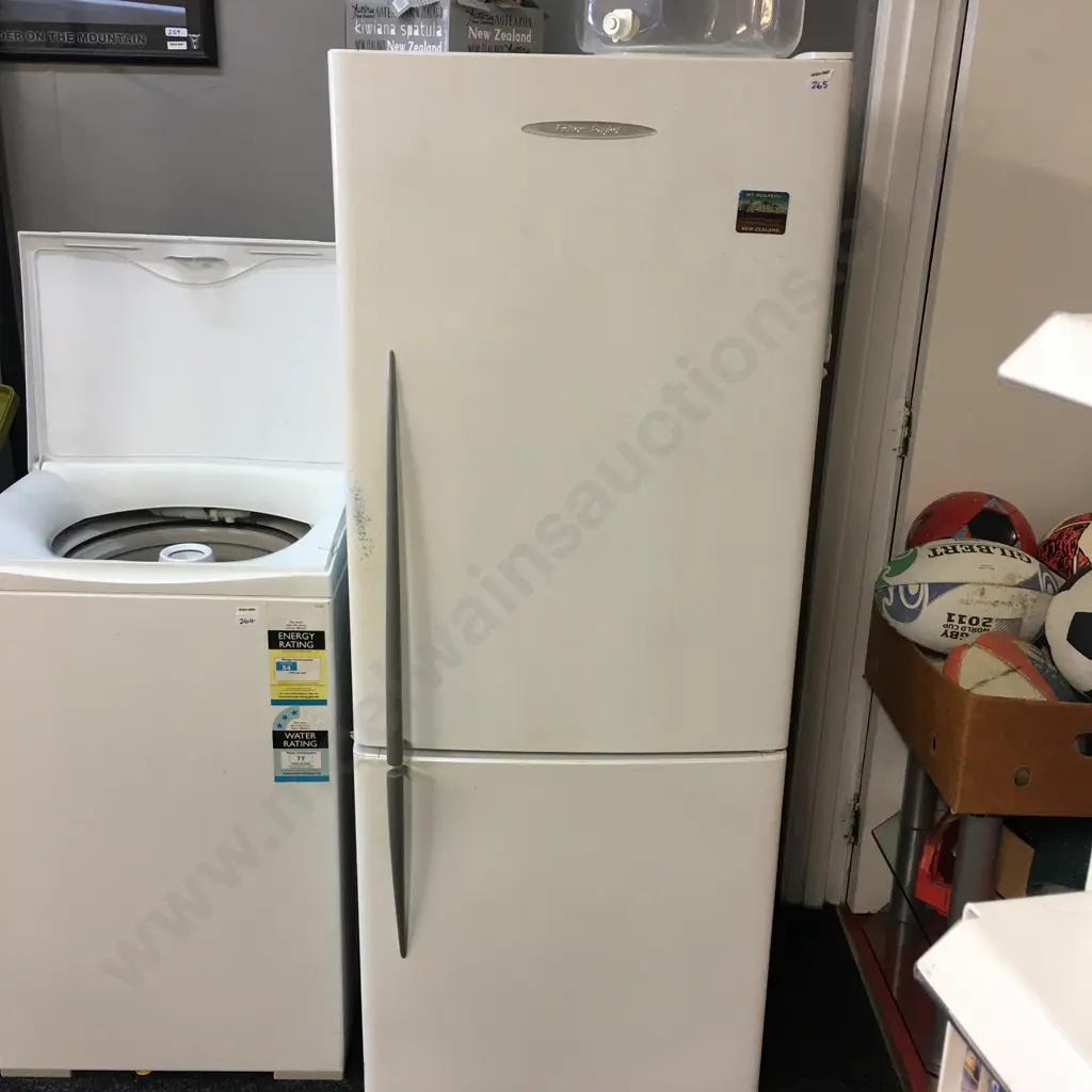 Fisher & Paykel E372B Activesmart Fridge Freezer, #CLF276167R, 373 Litres Image 1++