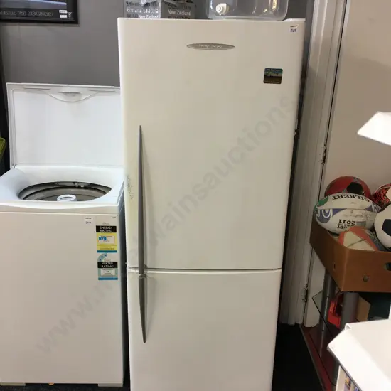 Fisher & Paykel E372B Activesmart Fridge Freezer, #CLF276167R, 373 Litres