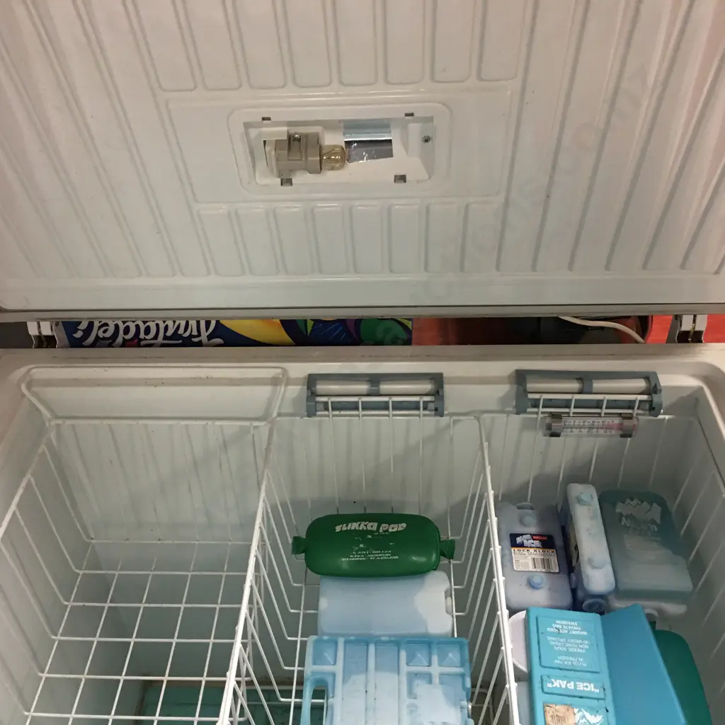 Westinghouse 320 Litre Chest Freezer, #WCM3200WA*12 Image 1++