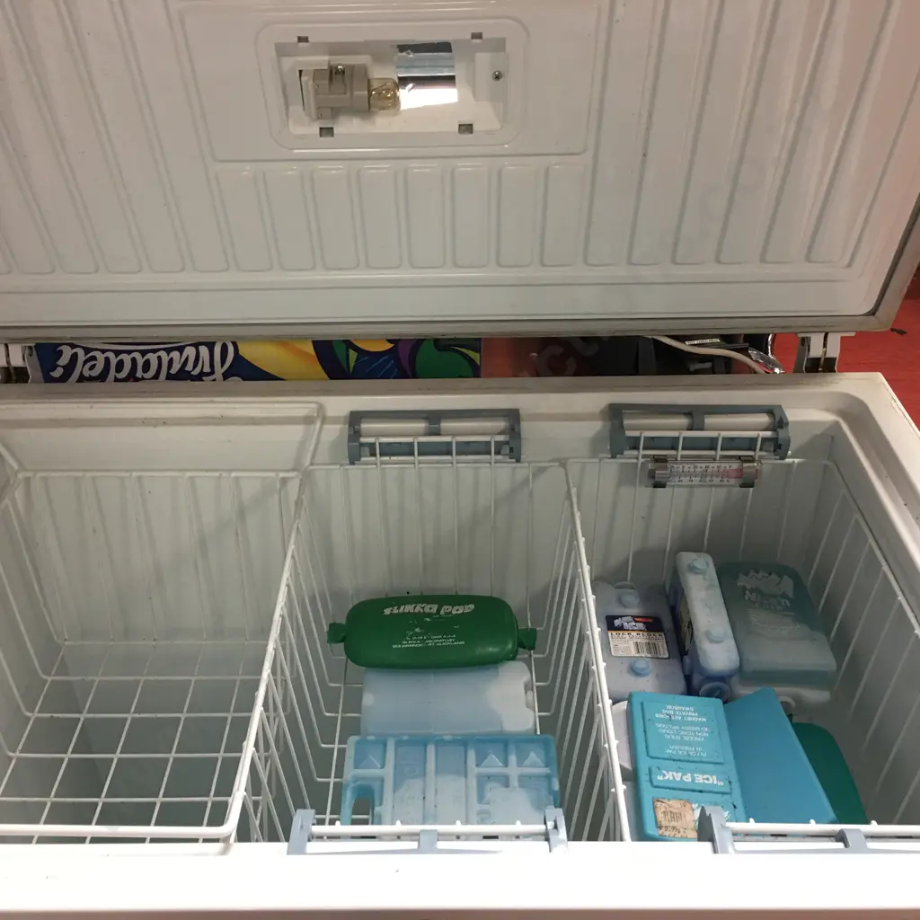 Westinghouse 320 Litre Chest Freezer, #WCM3200WA*12 Image 1++