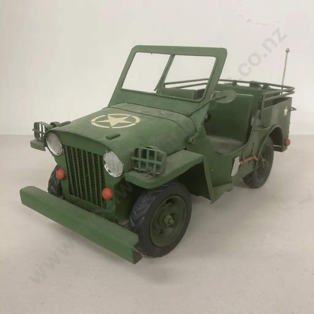 Ornamental Green Metal Army Jeep, 15 x 29cm Image 1++