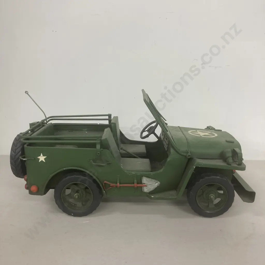 Ornamental Green Metal Army Jeep, 15 x 29cm Image 1++