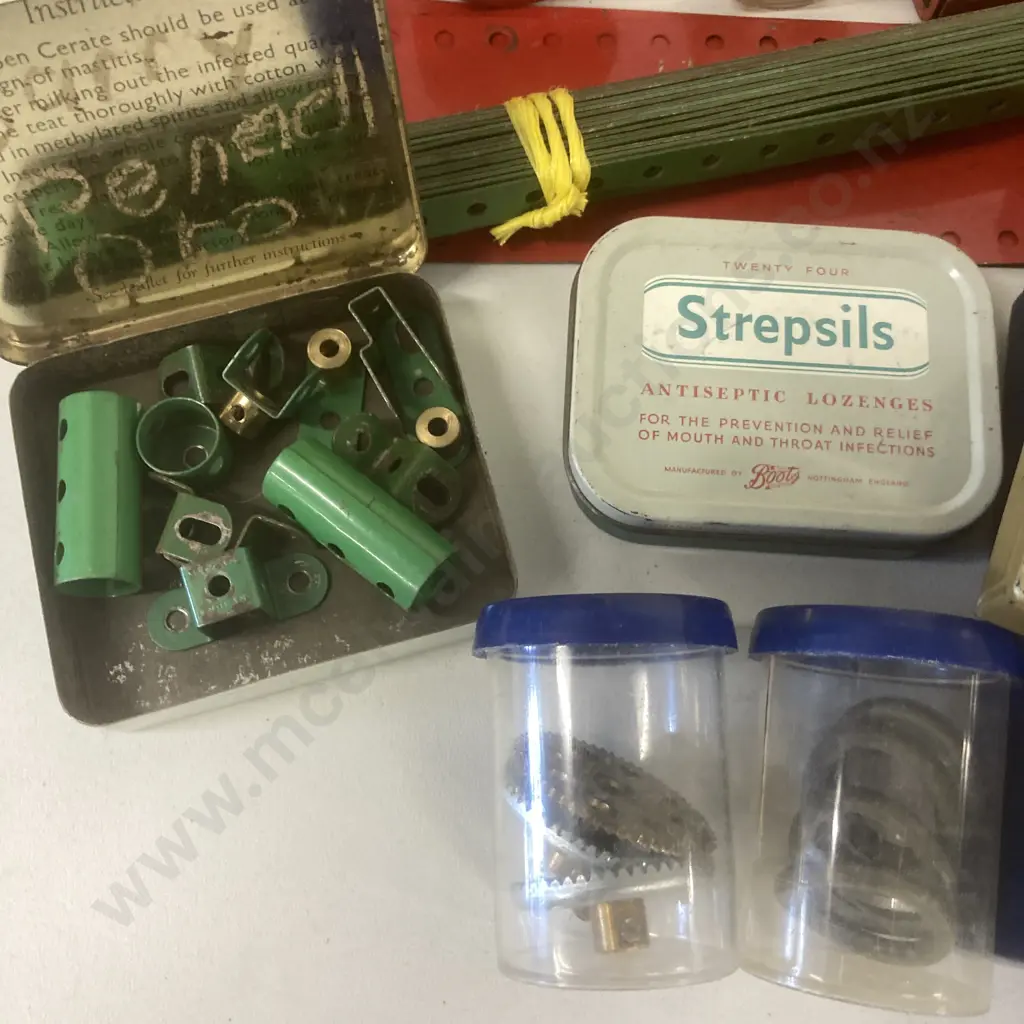 Vintage Meccano With Instructions For Outfit No.5, No.5A, No.6A In Vintage Taniwha Soap Box Image 1++