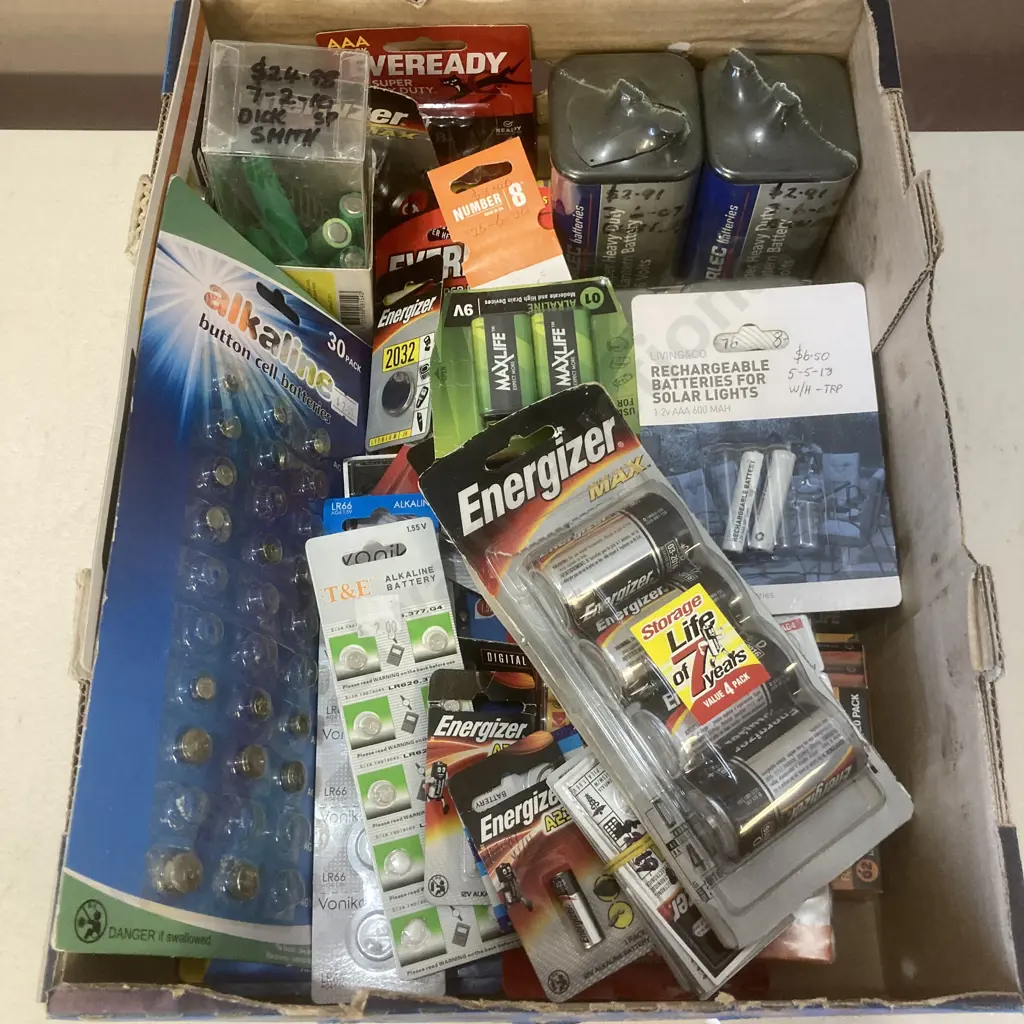 Box lot Assorted Batteries Image 1++