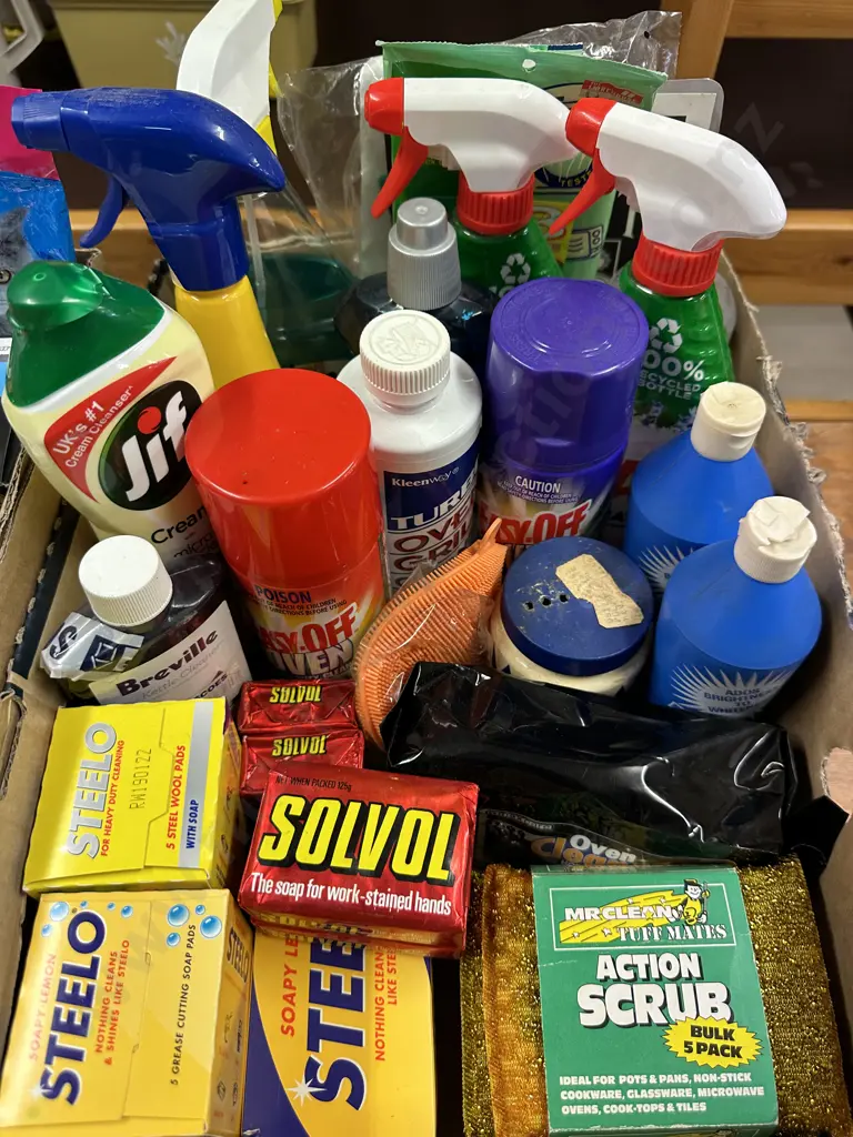 Box lot Steelo, Cleaning Products Etc Image 1++