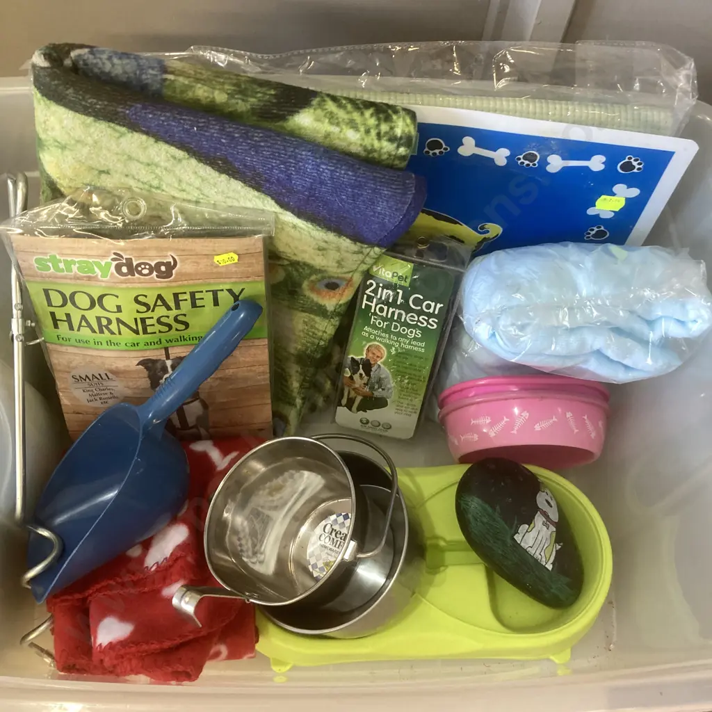 Box Lot Assorted Pet Stuff, Bed & Toys Image 1++