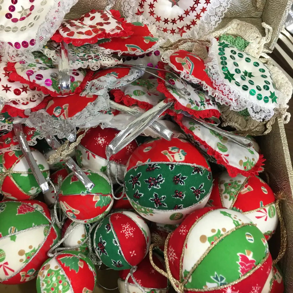 Vintage Xmas Decorations & Baskets x2 Image 1++