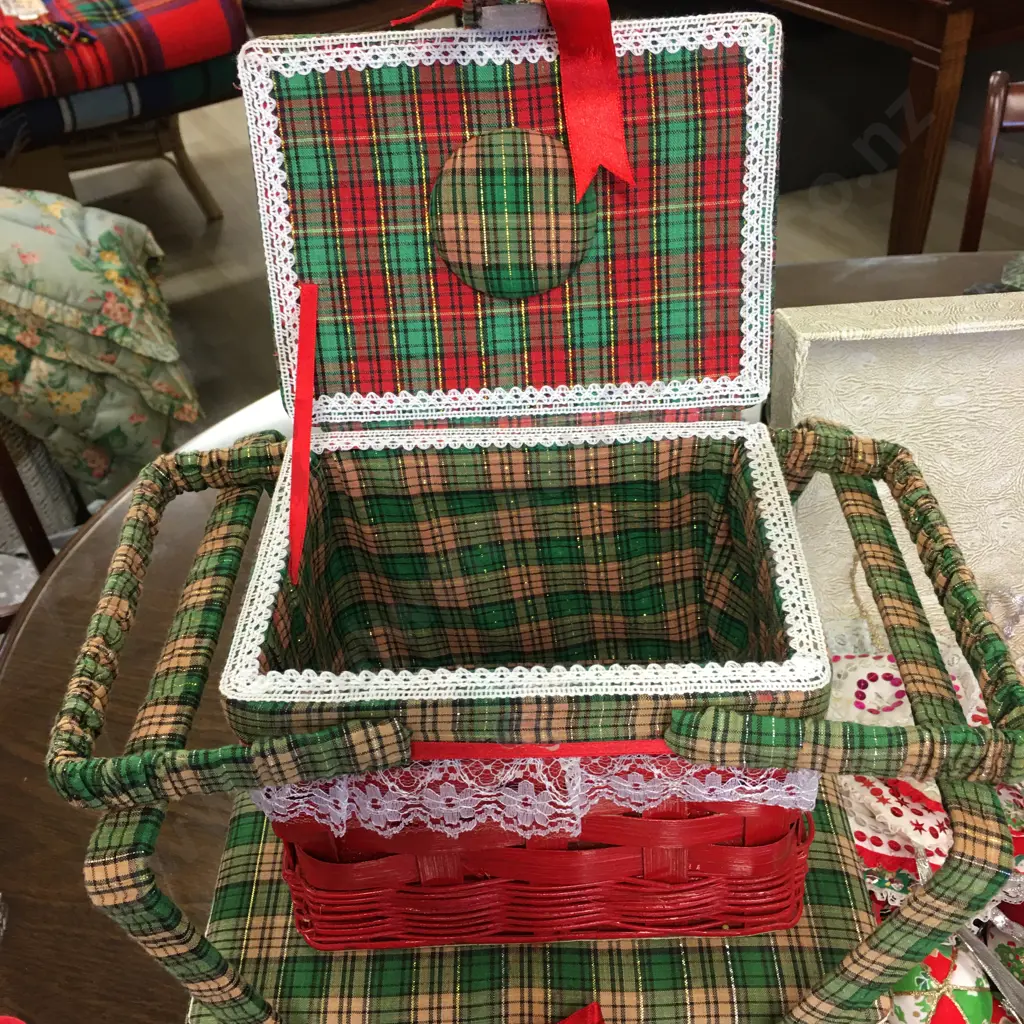 Vintage Xmas Decorations & Baskets x2 Image 1++