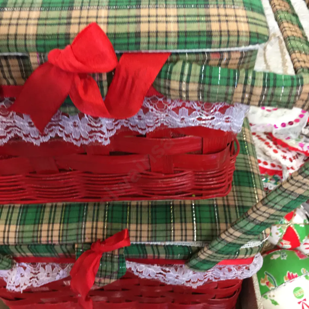 Vintage Xmas Decorations & Baskets x2 Image 1++