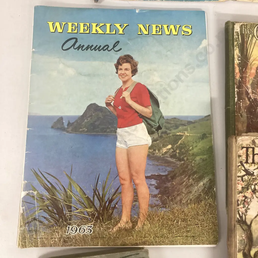 Antique & Vintage Books -The Blackbird Story Book, Weekly News Annual 1963, Simpering Susan Etc Image 1++