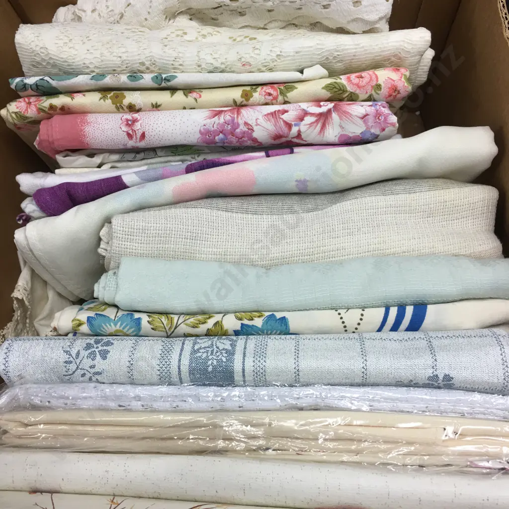 Box Of Assorted Vintage Table Cloths Image 1++