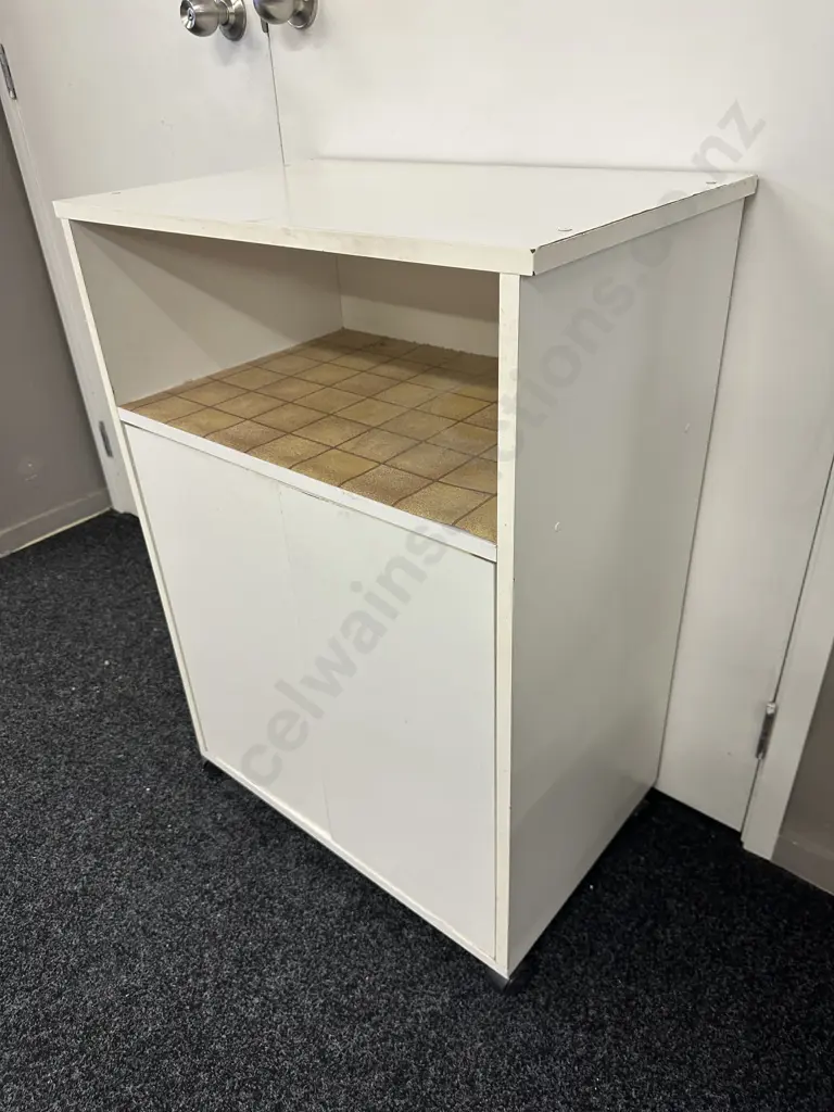 Mobile Cupboard, 2 Door & Shelf, H87 W61 D39cm Image 1++