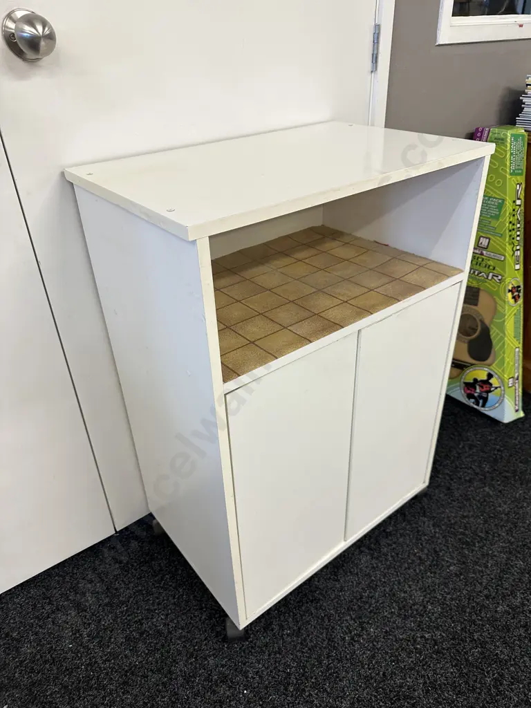 Mobile Cupboard, 2 Door & Shelf, H87 W61 D39cm Image 1++
