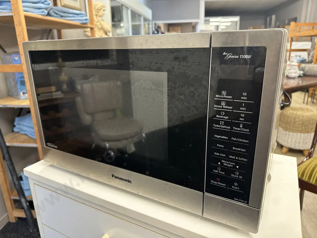 Panasonic Inverter The Genius 1100W Microwave With Manual, Model NN-ST67JS Image 1++