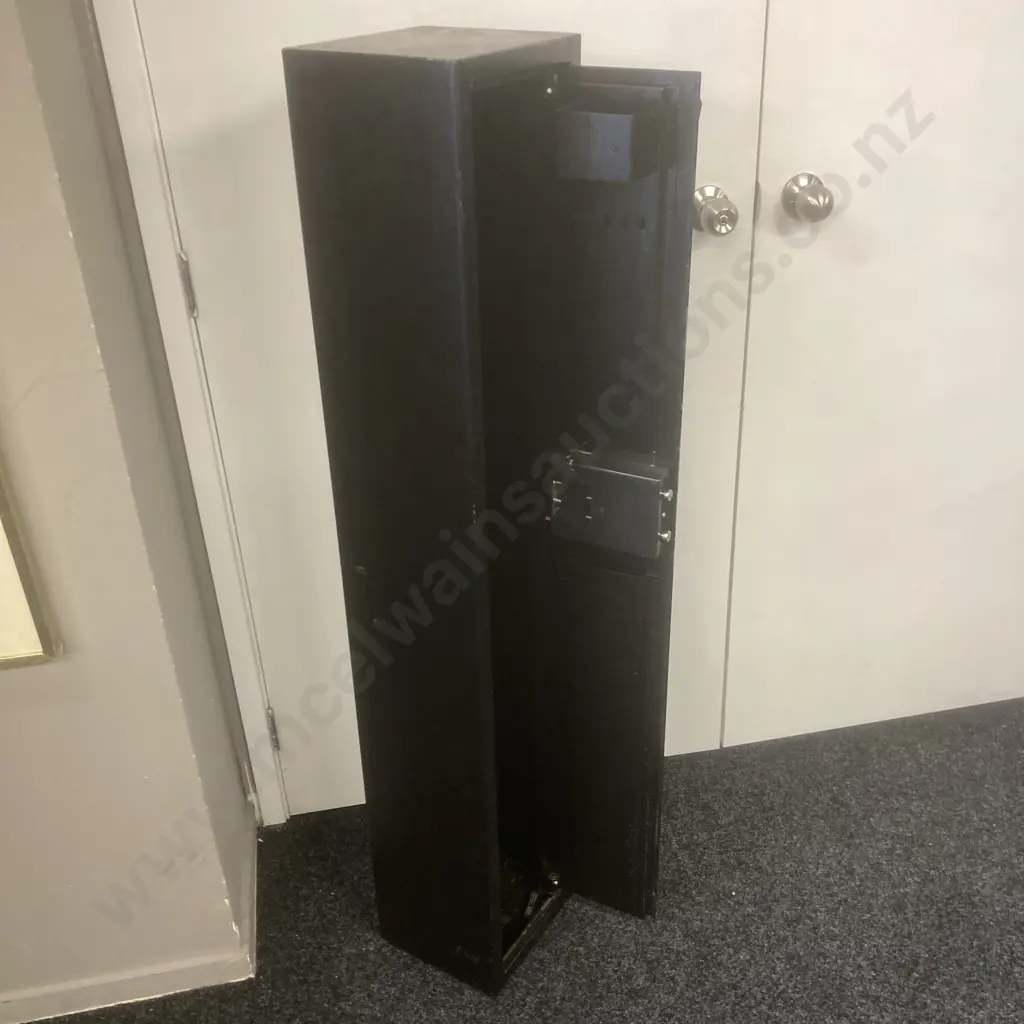 Metal Gun Cabinet With Keys, H132.5 W26 D22cm (Not Working) Image 1++