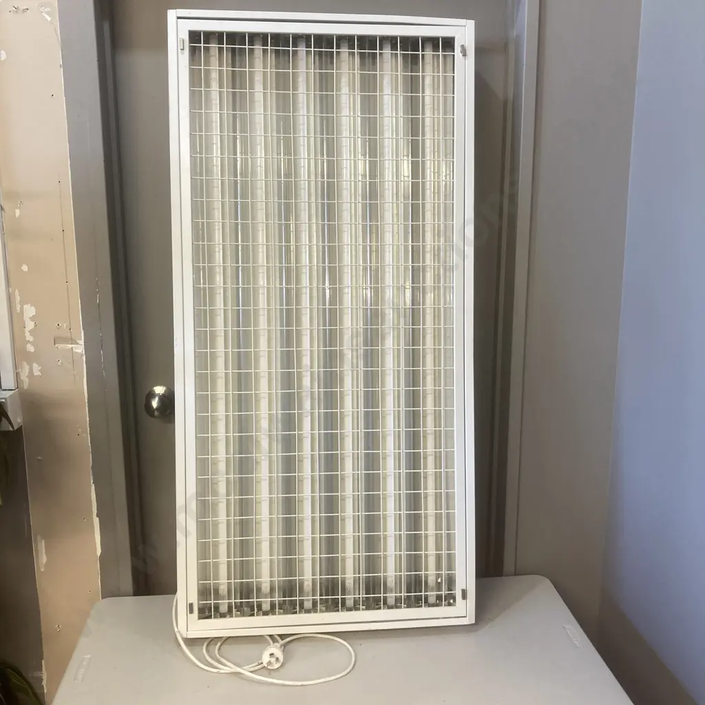 Large Florescent Light Panel, 6 Tubes, 118 x 58cm Image 1++