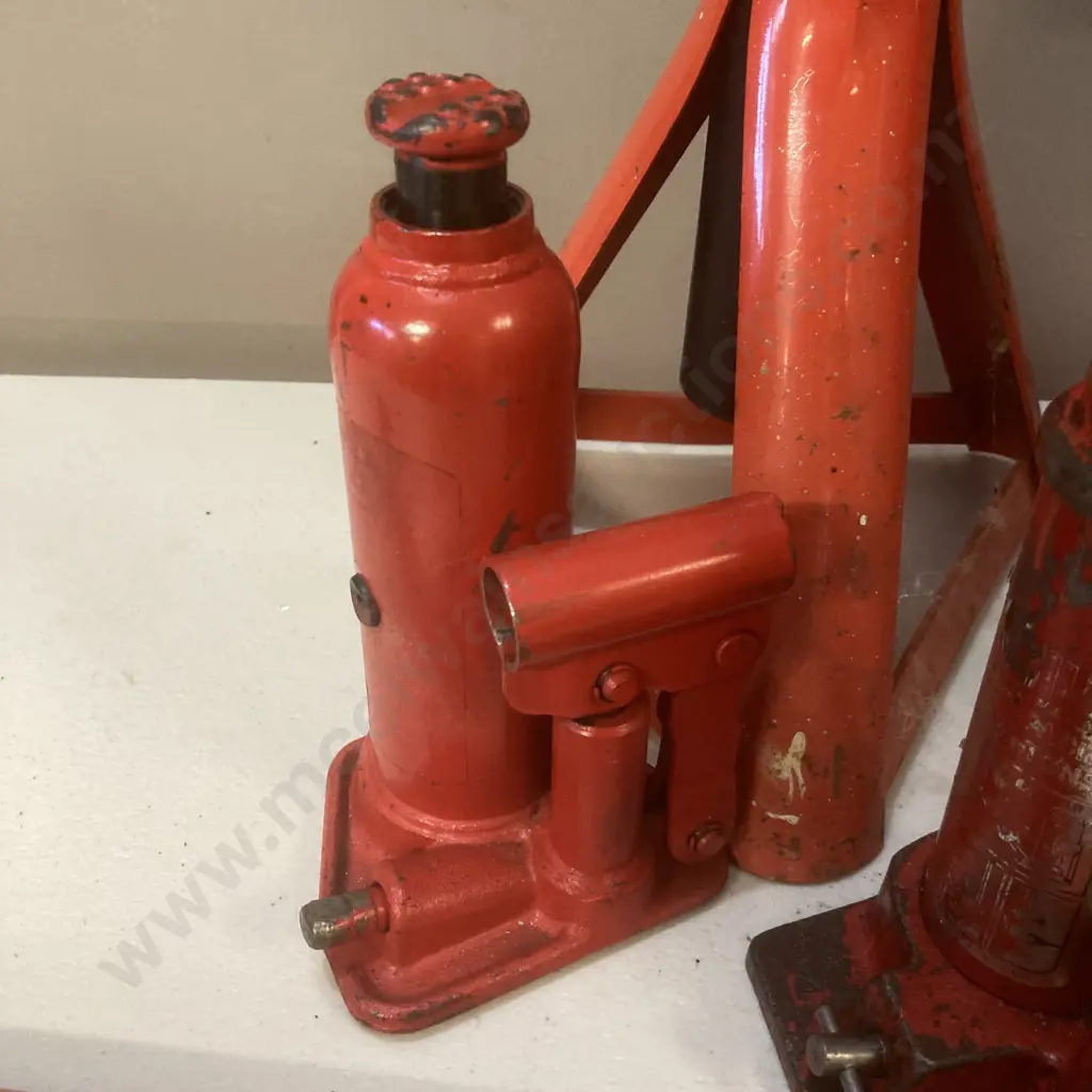 Pair of Axle Stands & 2 Bottle Jacks Image 1++