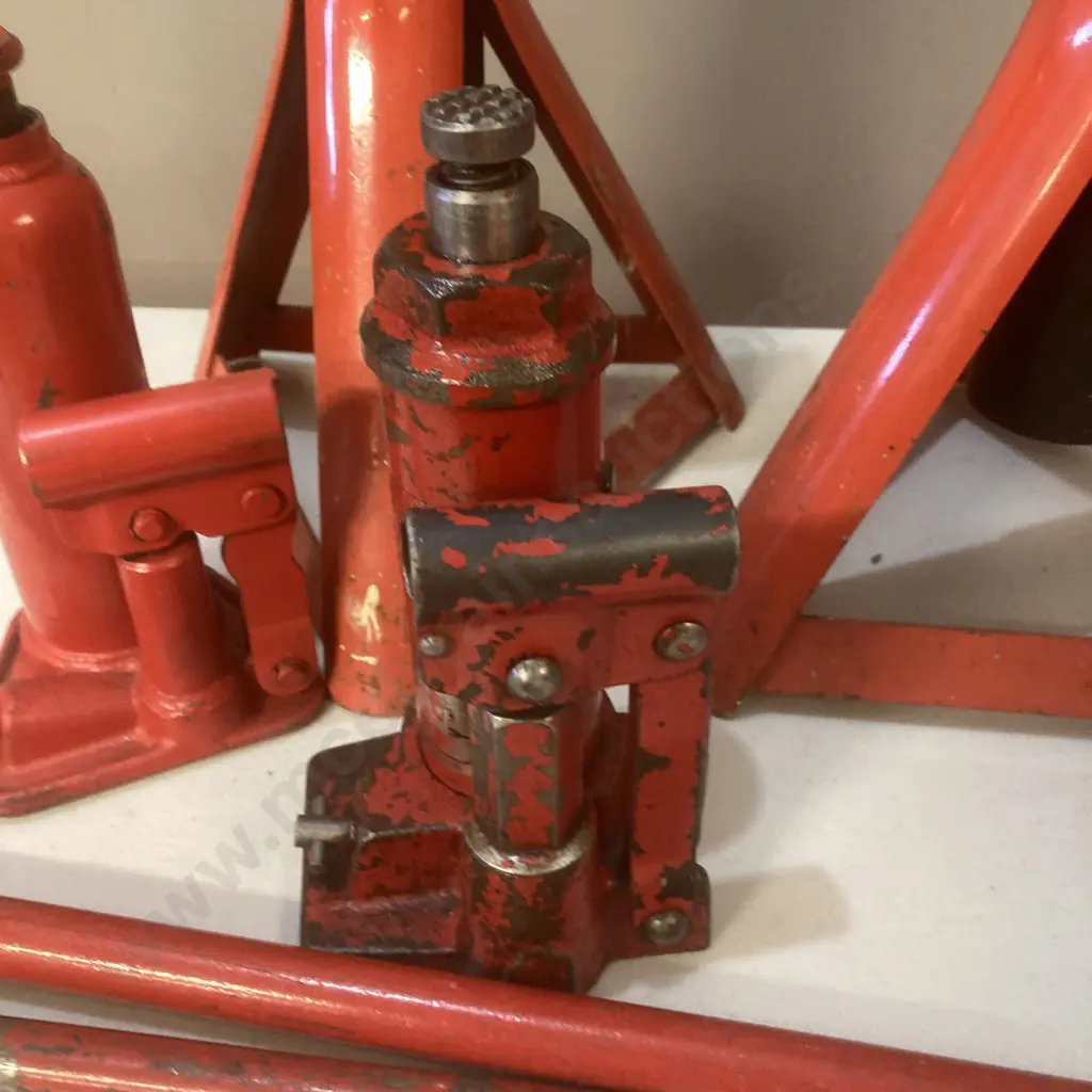 Pair of Axle Stands & 2 Bottle Jacks Image 1++