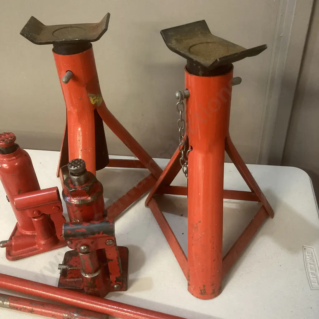 Pair of Axle Stands & 2 Bottle Jacks Image 1++
