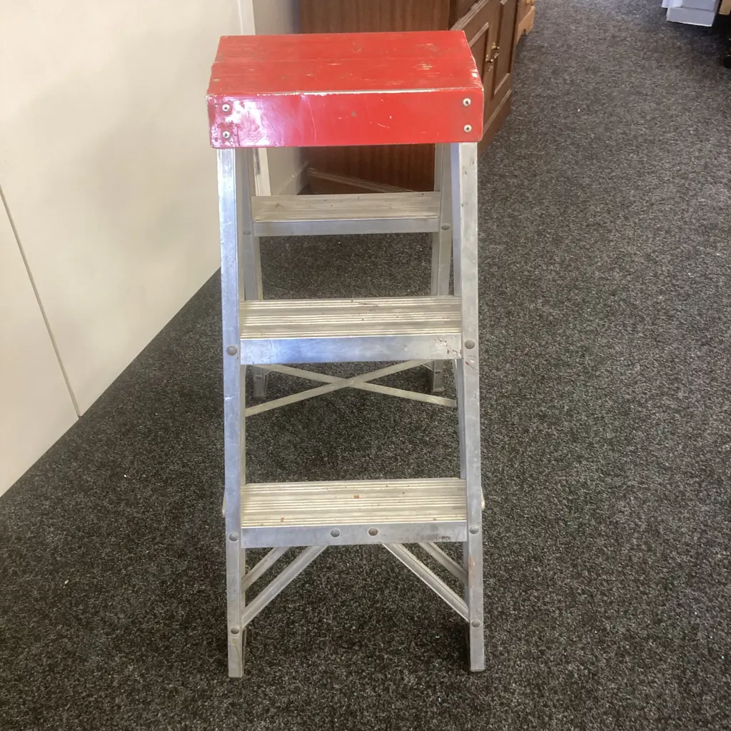 Aluminium Stepladder, H94cm Image 1++