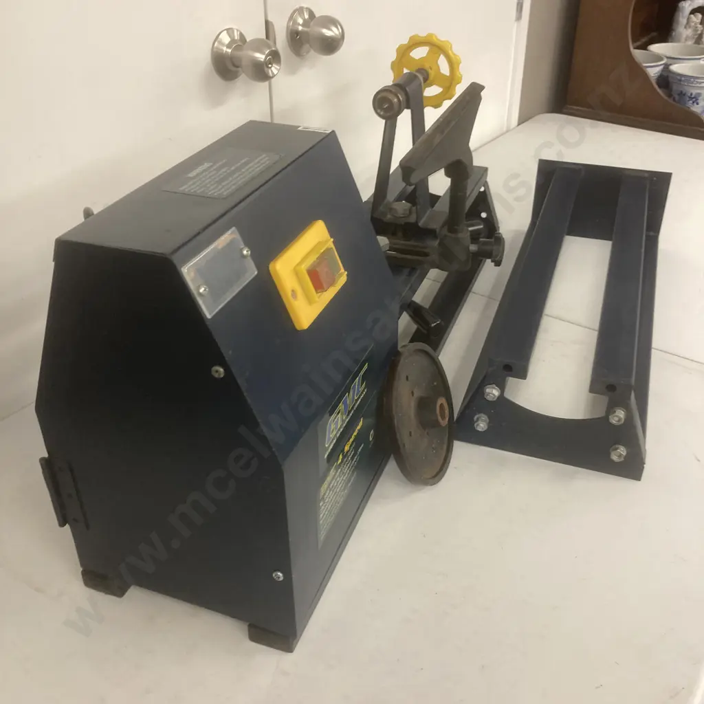 GMC 4 Speed Wood Lathe. Model ML1000, 1/2Hp, 4Spd, With Extension, L142cm Image 1++